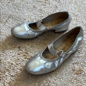 Vintage Silver Mary Jane Shoes, size 7.5